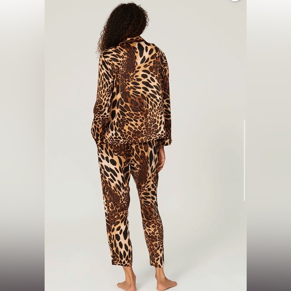 Natori Luxe Leopard Pajama Top, RTR - Picture 3 of 11
